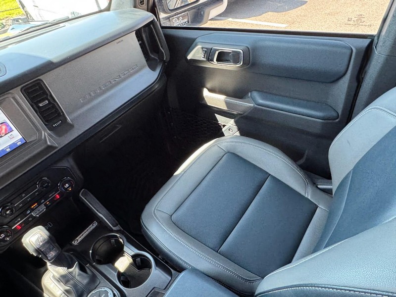 Ford Bronco Vehicle Full-screen Gallery Image 11