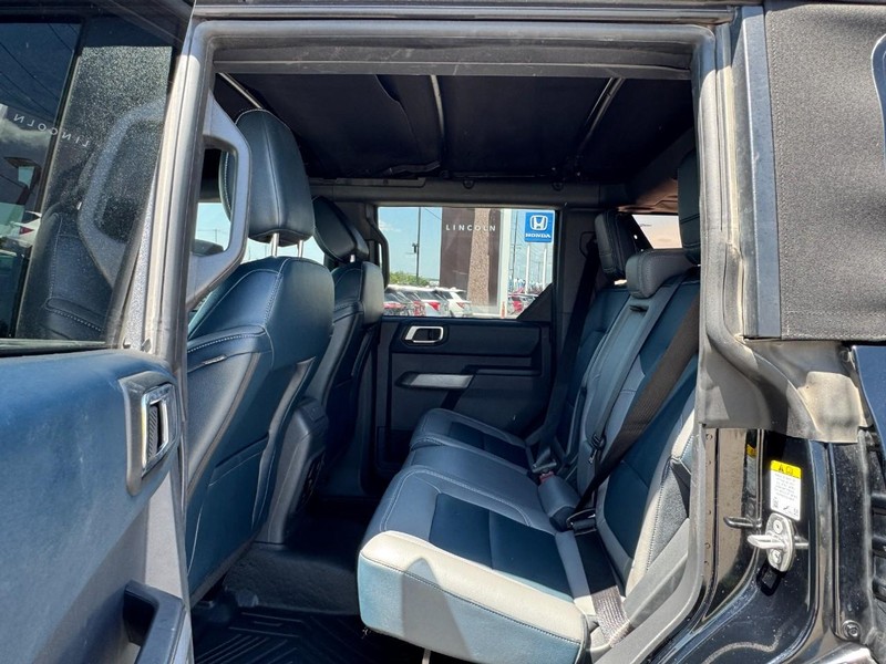 Ford Bronco Vehicle Full-screen Gallery Image 12