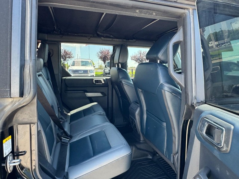 Ford Bronco Vehicle Full-screen Gallery Image 13