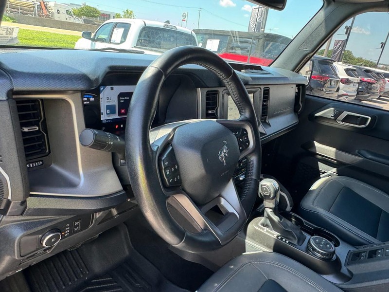 Ford Bronco Vehicle Full-screen Gallery Image 15