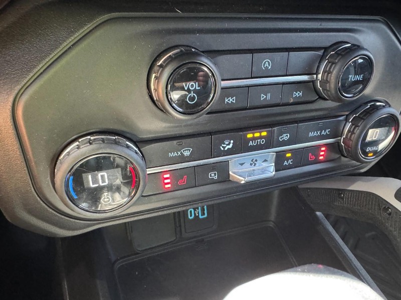 Ford Bronco Vehicle Full-screen Gallery Image 17