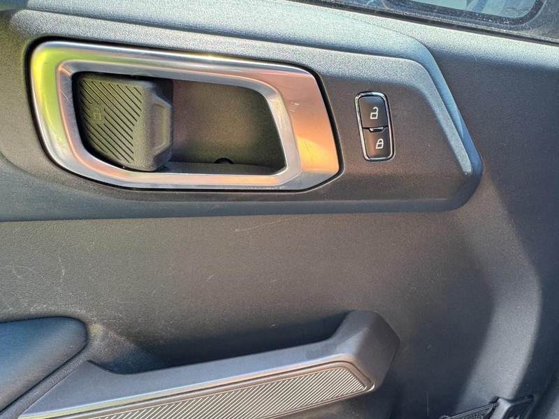 Ford Bronco Vehicle Full-screen Gallery Image 25