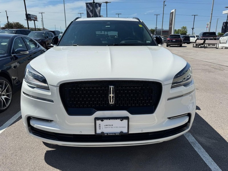 Lincoln Aviator Vehicle Full-screen Gallery Image 02