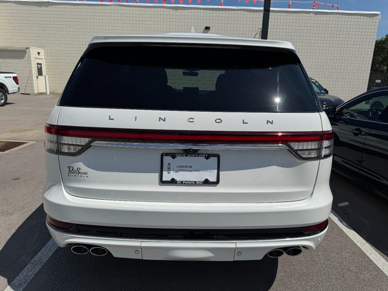 Lincoln Aviator Vehicle Full-screen Gallery Image 04