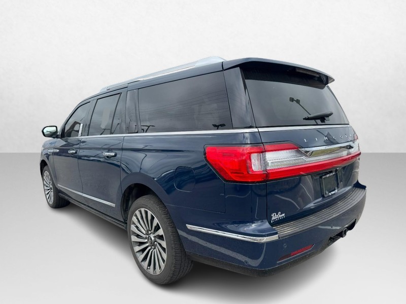 Lincoln Navigator L Vehicle Full-screen Gallery Image 07