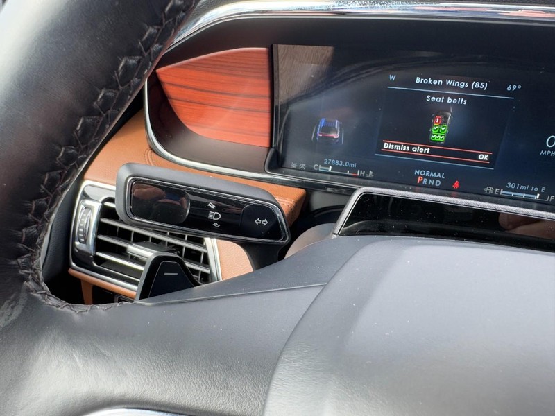 Lincoln Navigator Vehicle Full-screen Gallery Image 20