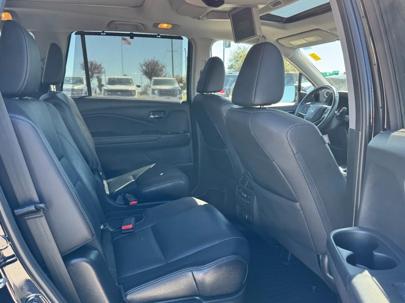 Honda Pilot Vehicle Full-screen Gallery Image 13