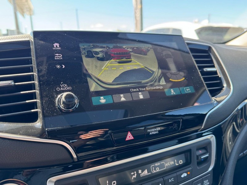 Honda Pilot Vehicle Full-screen Gallery Image 24