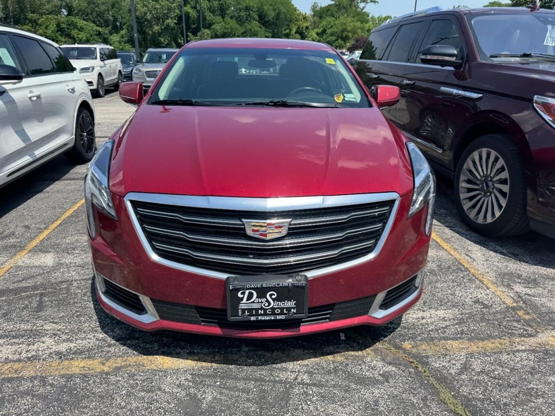 Cadillac XTS Vehicle Full-screen Gallery Image 02