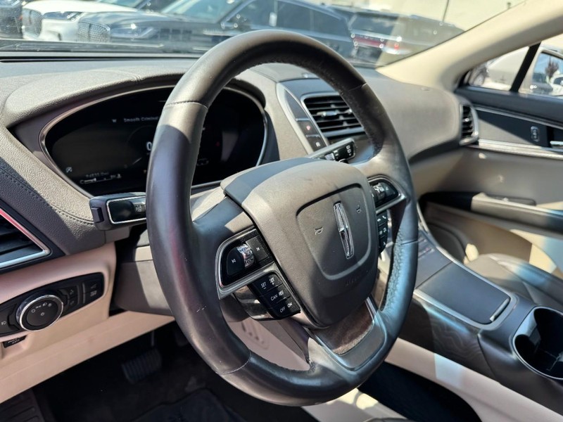 Lincoln Nautilus Vehicle Full-screen Gallery Image 15