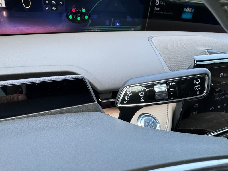Lincoln Nautilus Vehicle Full-screen Gallery Image 21