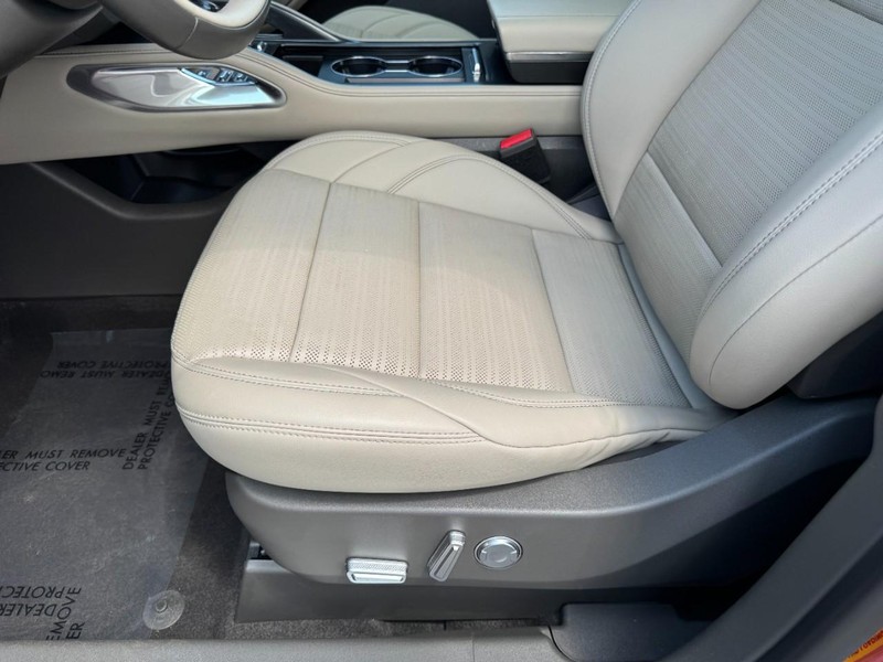 Lincoln Nautilus Vehicle Full-screen Gallery Image 26