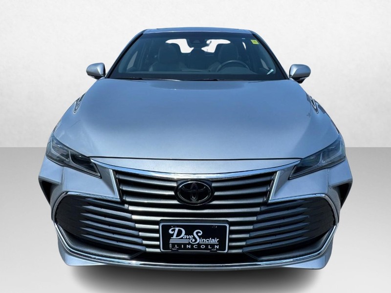 Toyota Avalon Vehicle Full-screen Gallery Image 02