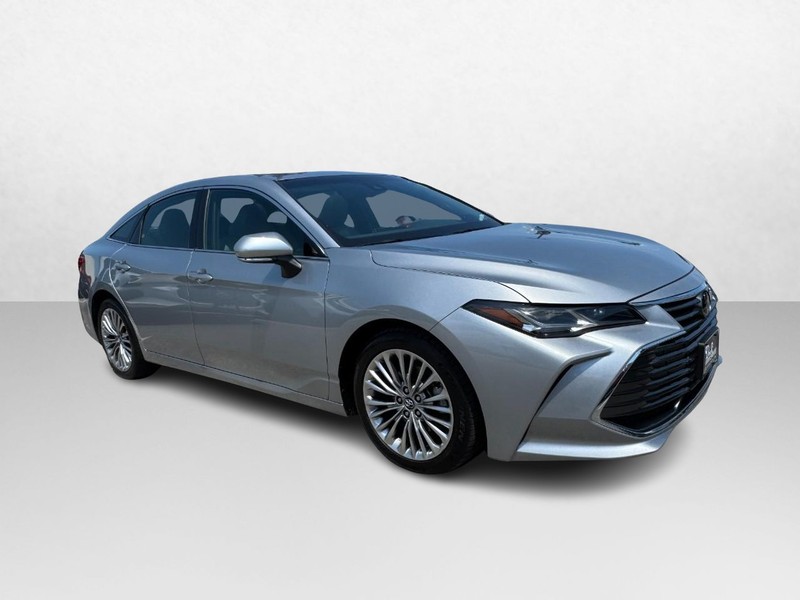 Toyota Avalon Vehicle Full-screen Gallery Image 03