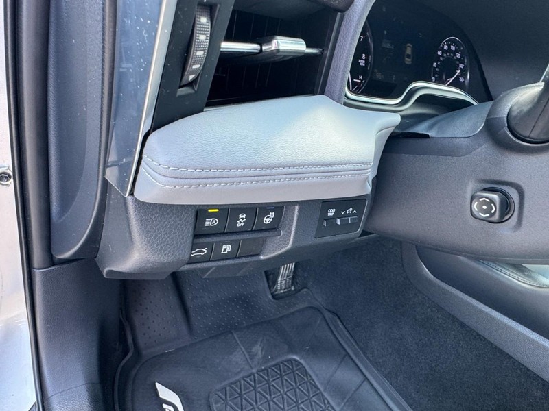 Toyota Avalon Vehicle Full-screen Gallery Image 14