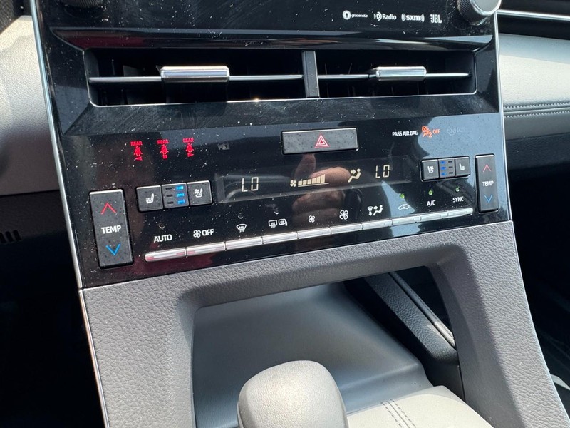 Toyota Avalon Vehicle Full-screen Gallery Image 17
