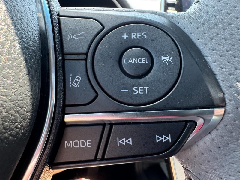 Toyota Avalon Vehicle Full-screen Gallery Image 19