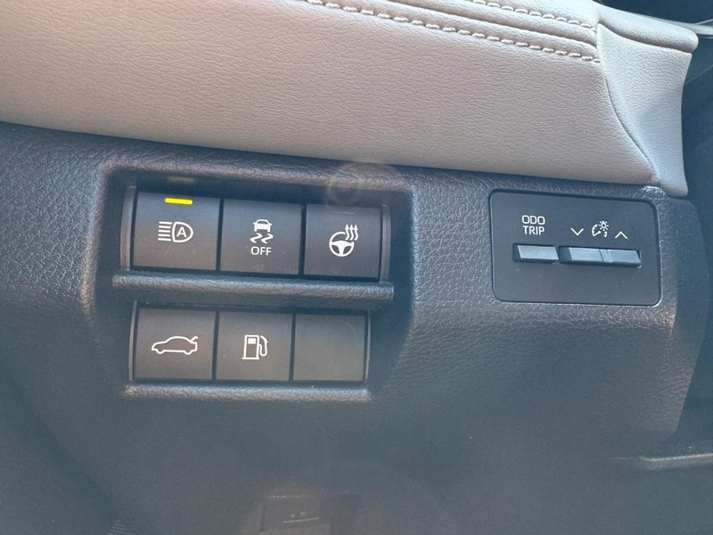 Toyota Avalon Vehicle Full-screen Gallery Image 22