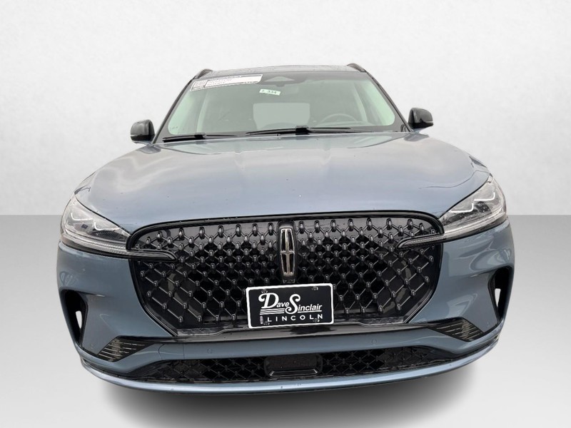 Lincoln Aviator Vehicle Full-screen Gallery Image 02