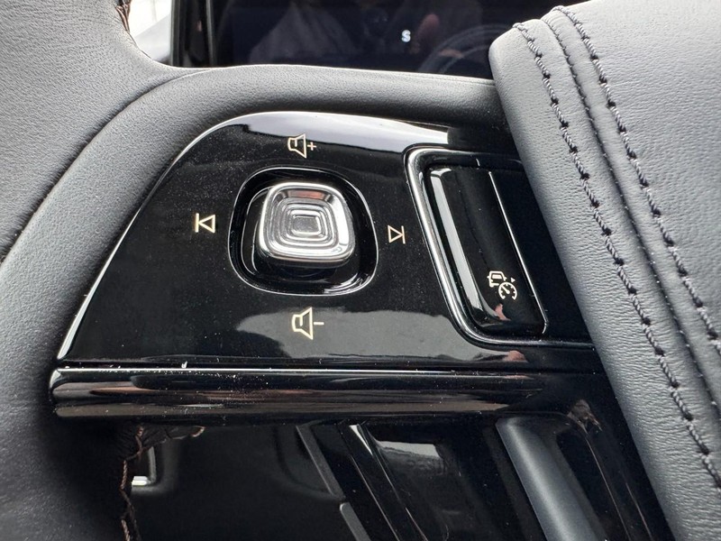 Lincoln Aviator Vehicle Full-screen Gallery Image 18