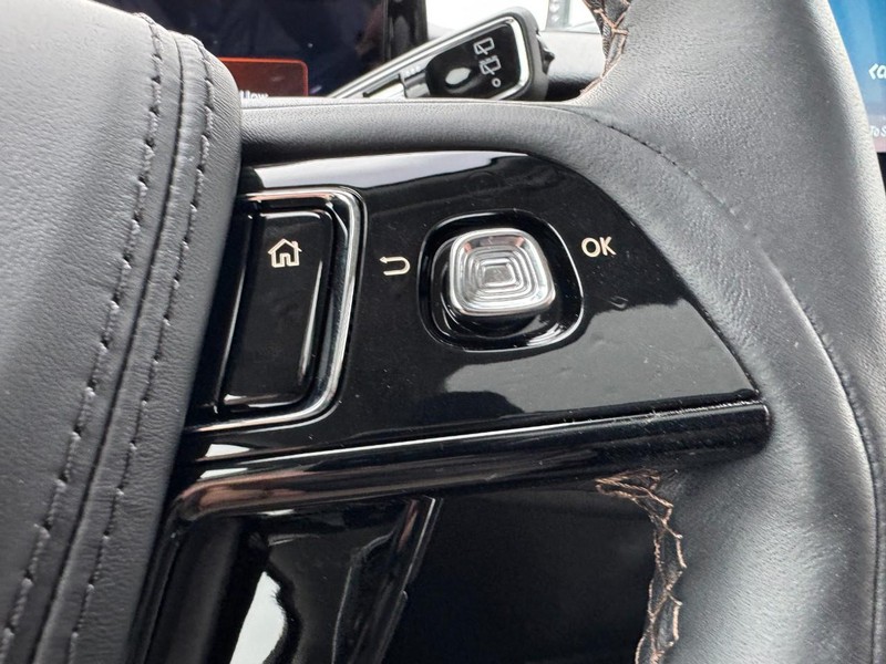 Lincoln Aviator Vehicle Full-screen Gallery Image 19