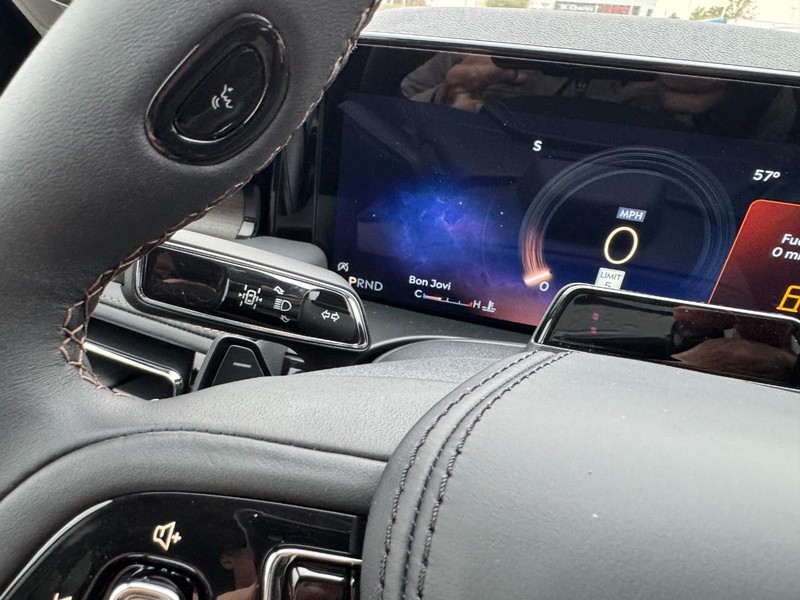 Lincoln Aviator Vehicle Full-screen Gallery Image 20