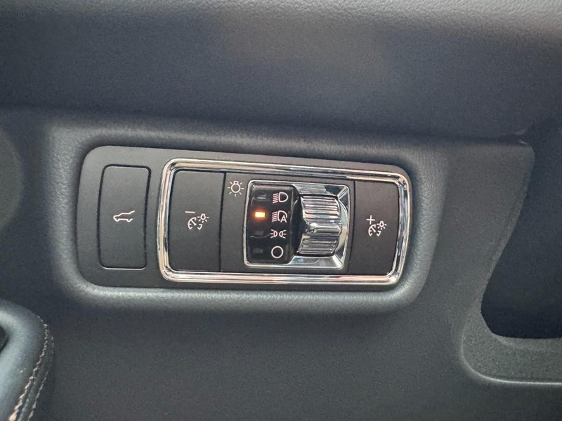 Lincoln Aviator Vehicle Full-screen Gallery Image 22