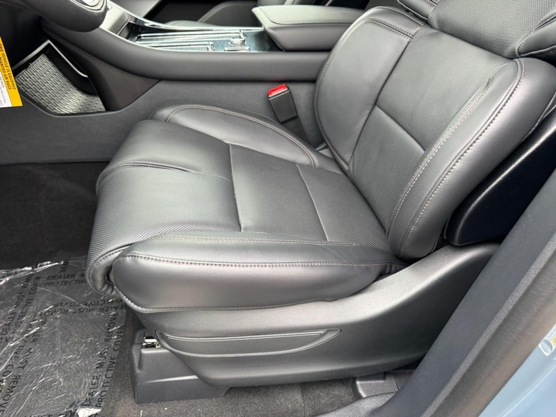 Lincoln Aviator Vehicle Full-screen Gallery Image 26