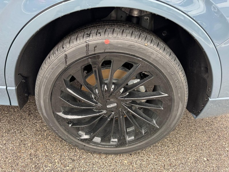 Lincoln Aviator Vehicle Full-screen Gallery Image 27