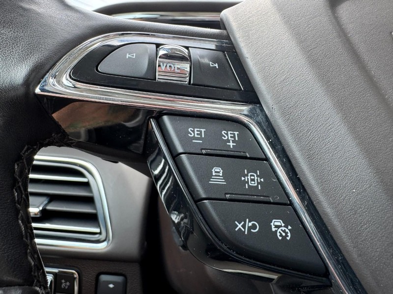 Lincoln Navigator Vehicle Full-screen Gallery Image 18