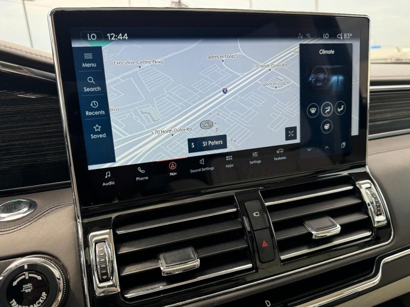 Lincoln Navigator Vehicle Full-screen Gallery Image 23