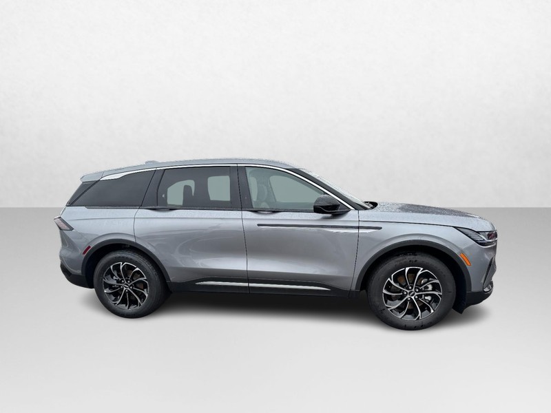 Lincoln Nautilus Vehicle Full-screen Gallery Image 04