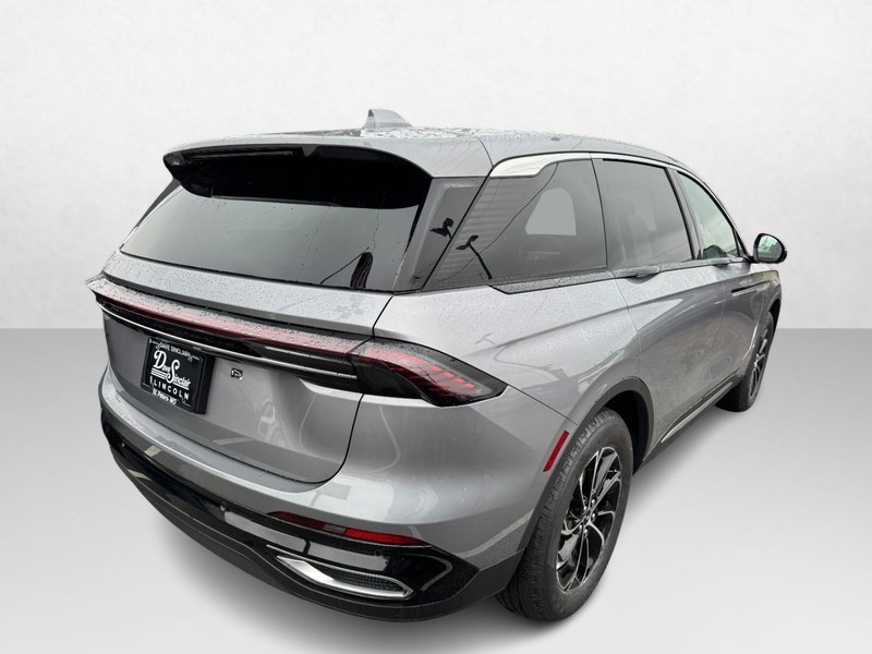 Lincoln Nautilus Vehicle Full-screen Gallery Image 05