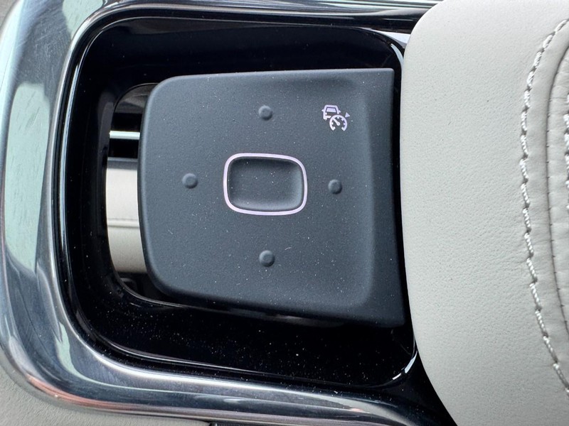 Lincoln Nautilus Vehicle Full-screen Gallery Image 18