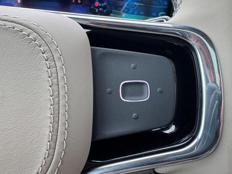 Lincoln Nautilus Vehicle Full-screen Gallery Image 19