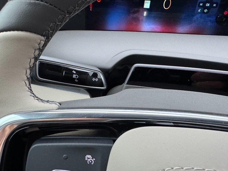 Lincoln Nautilus Vehicle Full-screen Gallery Image 20