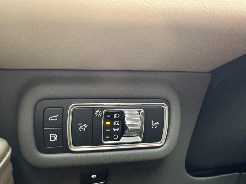 Lincoln Nautilus Vehicle Full-screen Gallery Image 22