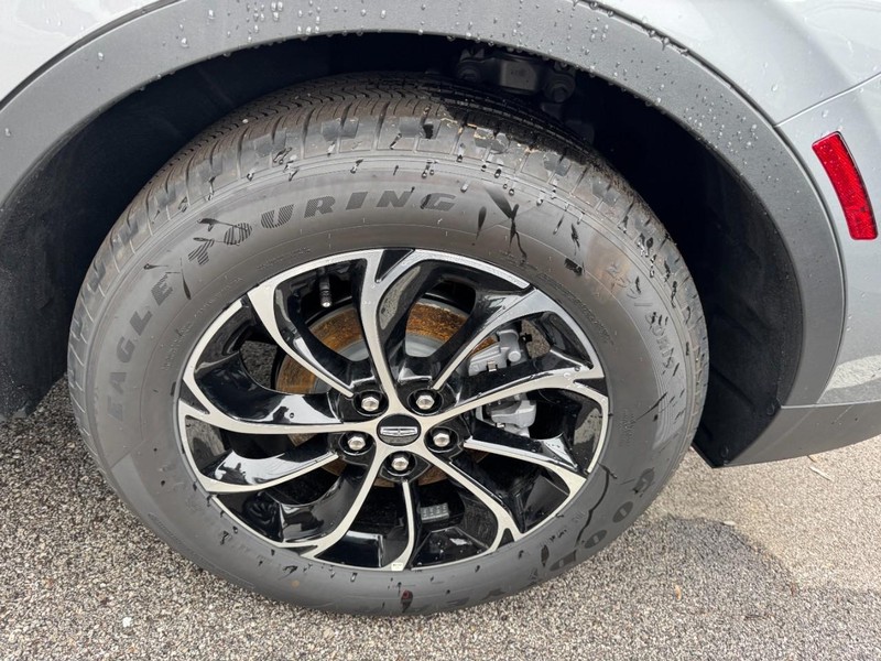 Lincoln Nautilus Vehicle Full-screen Gallery Image 27