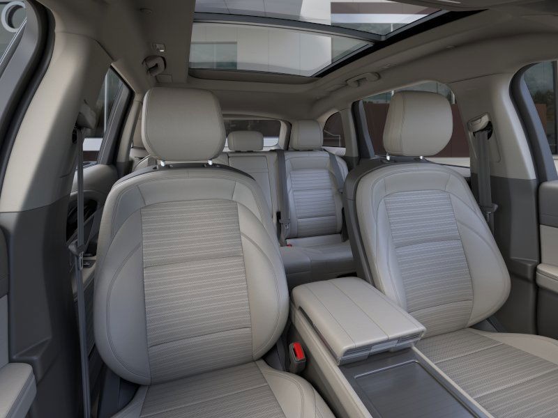 Lincoln Nautilus Vehicle Full-screen Gallery Image 10