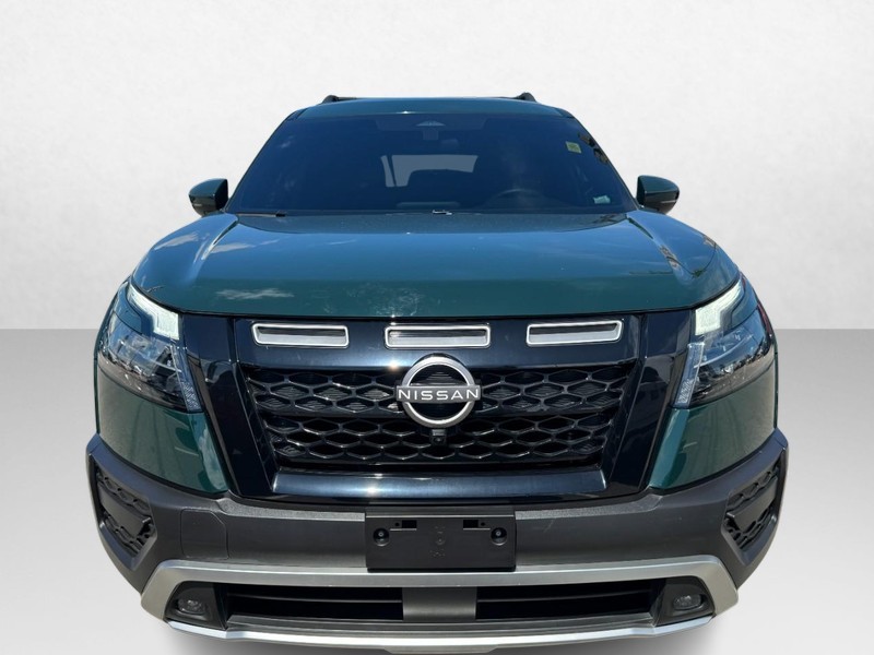 Nissan Pathfinder Vehicle Full-screen Gallery Image 02