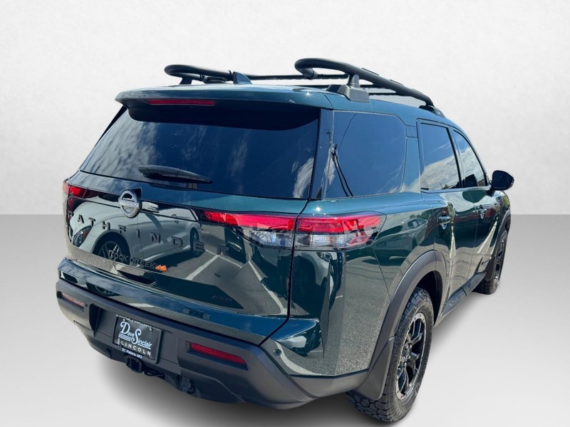 Nissan Pathfinder Vehicle Full-screen Gallery Image 05