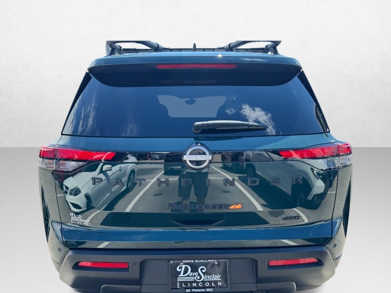 Nissan Pathfinder Vehicle Full-screen Gallery Image 06