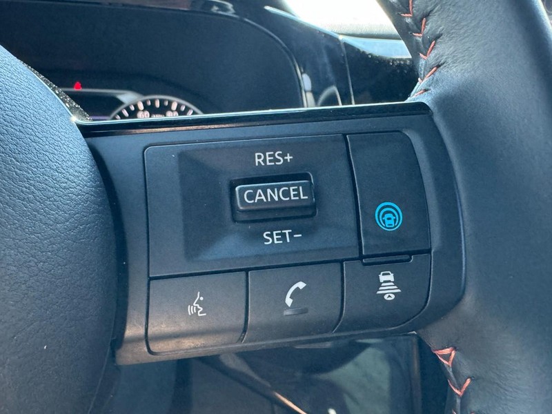 Nissan Pathfinder Vehicle Full-screen Gallery Image 19