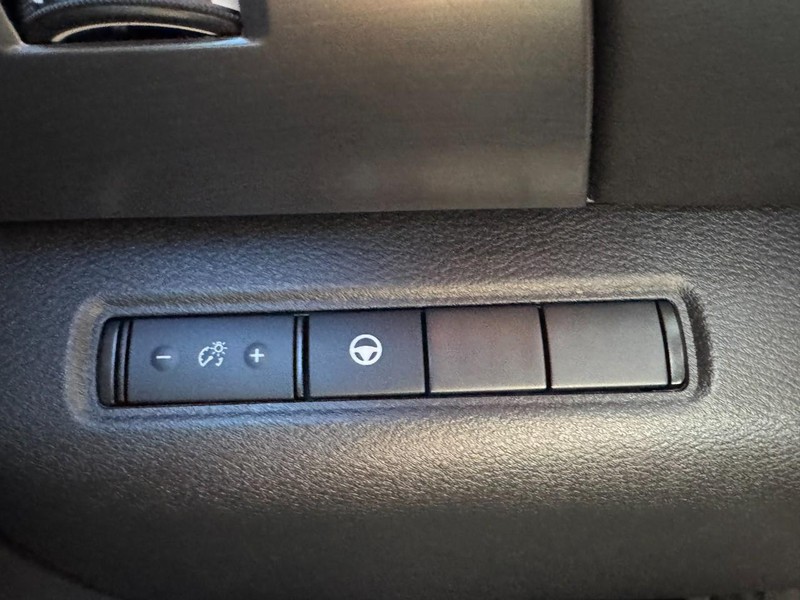 Nissan Pathfinder Vehicle Full-screen Gallery Image 22