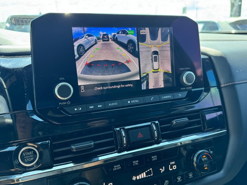 Nissan Pathfinder Vehicle Full-screen Gallery Image 24