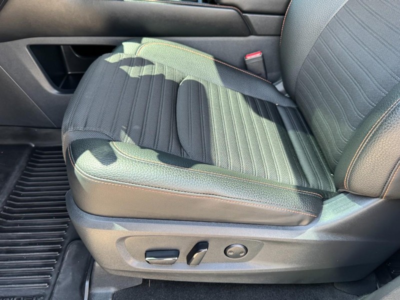 Nissan Pathfinder Vehicle Full-screen Gallery Image 26