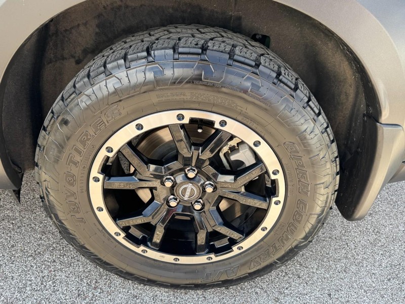 Nissan Pathfinder Vehicle Full-screen Gallery Image 27