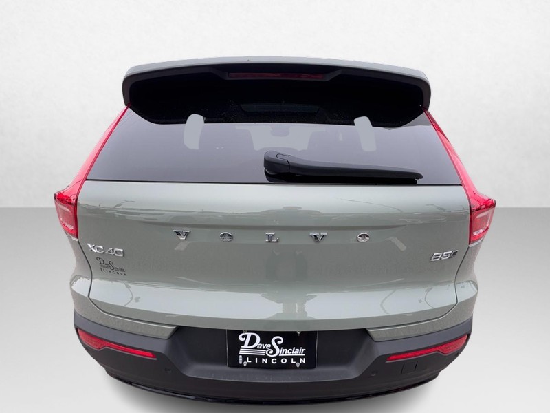 Volvo XC40 Vehicle Full-screen Gallery Image 06