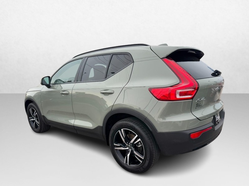 Volvo XC40 Vehicle Full-screen Gallery Image 07