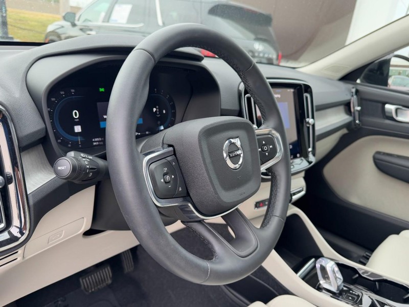 Volvo XC40 Vehicle Full-screen Gallery Image 15